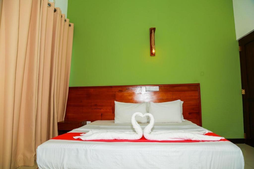 Sea Cloud Dalawella Hotel Унаватуна Экстерьер фото